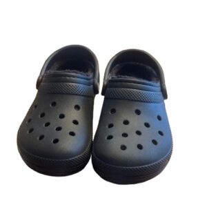 CROCS Black Fuzzy Lined Clogs